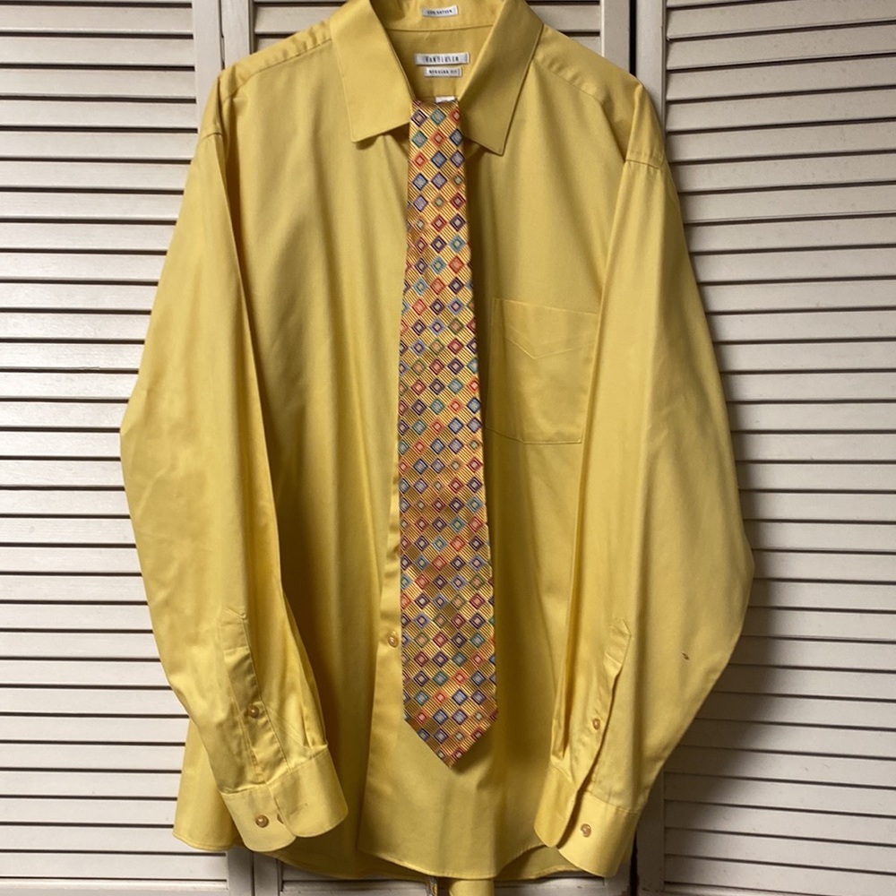Bundle of 2 Van Heusen dress shirts and ties